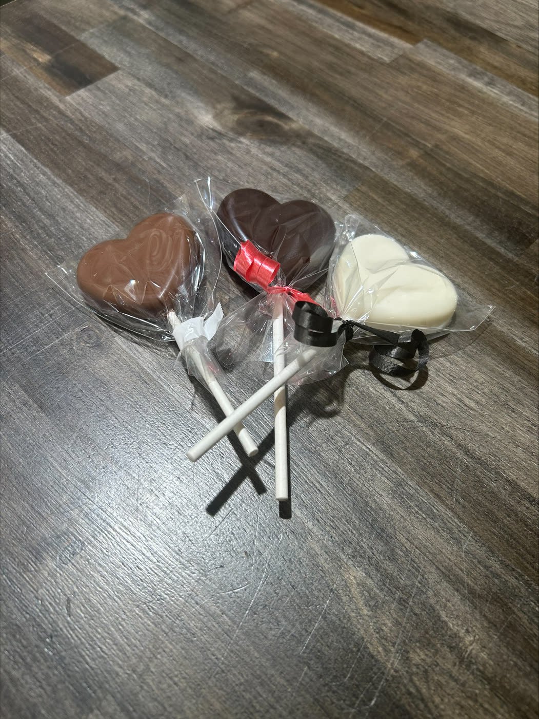 Su&ccedil;ons en chocolat en forme de c&oelig;ur